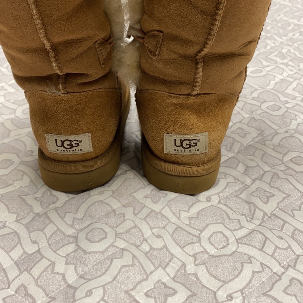 Ugg Bailey Boots. Size 7 - Picture 7 of 13